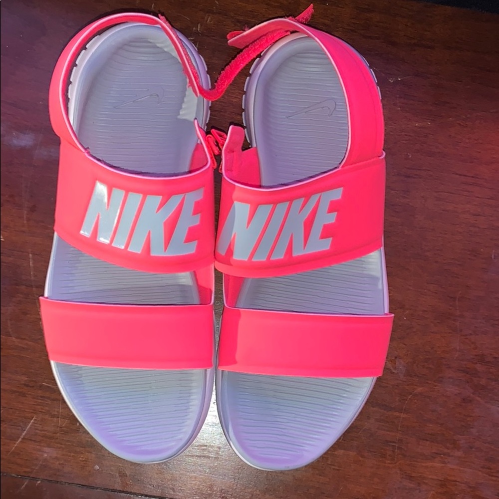 nike tanjun sandals size 7